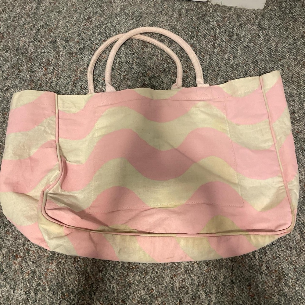 Mud Pie Pink and Cream Wave Pattern Travel Bag